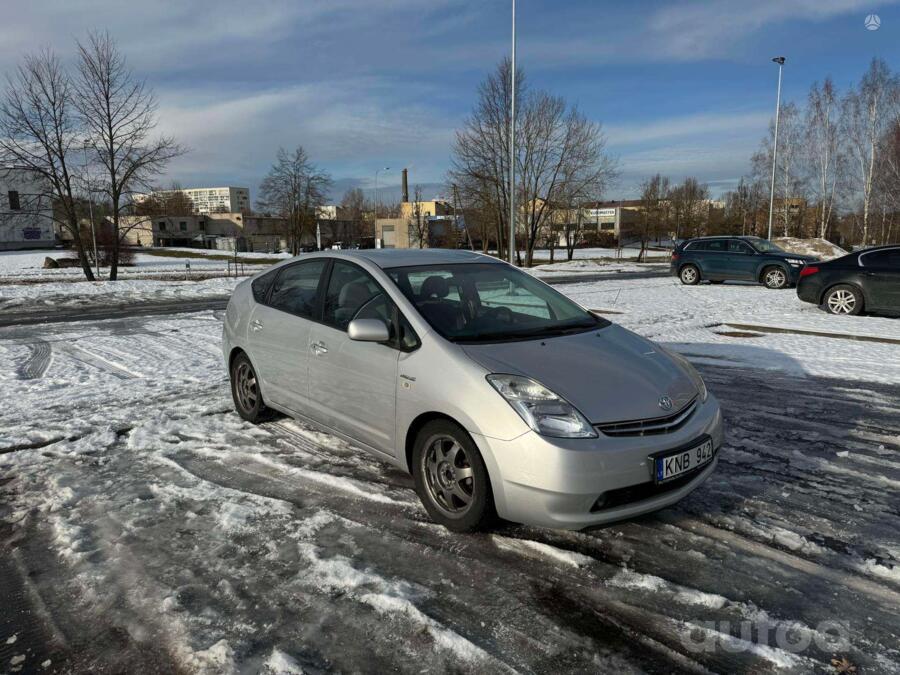 Toyota Prius 2 generation [restyling] (XW20)