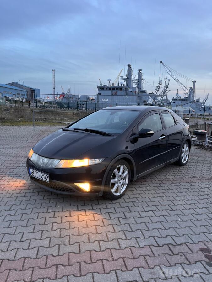 Honda Civic 8 generation Hatchback 5-doors