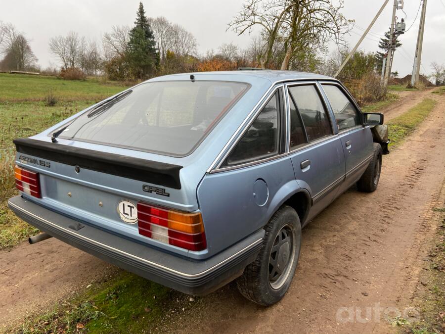 Opel Ascona C Hatchback