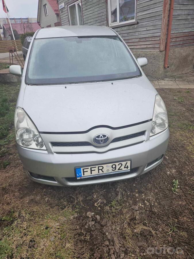 Toyota Corolla Verso 1 generation Minivan