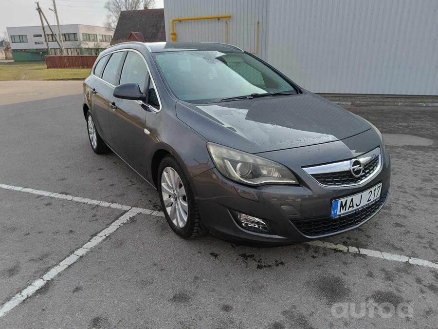 Opel Astra J Sports Tourer wagon
