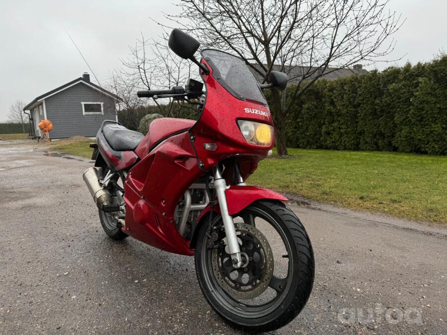 Suzuki GS