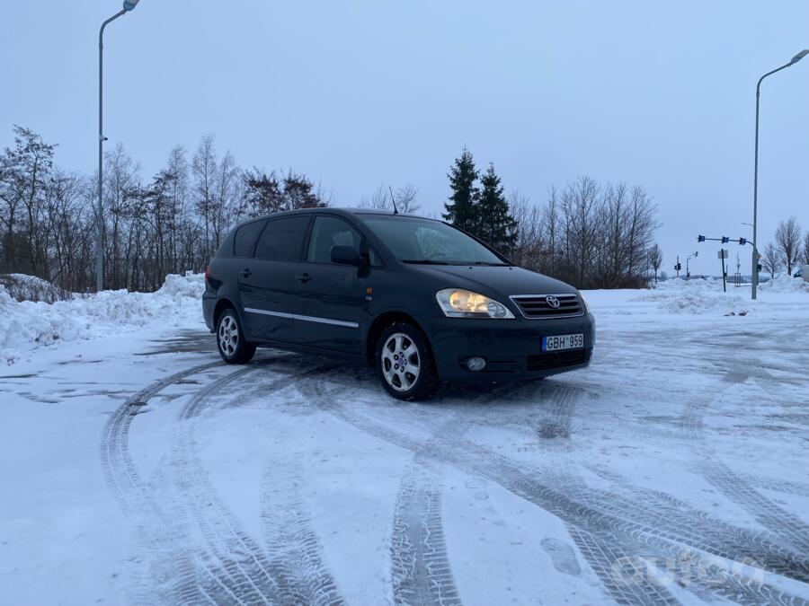 Toyota Avensis Verso 1 generation Minivan