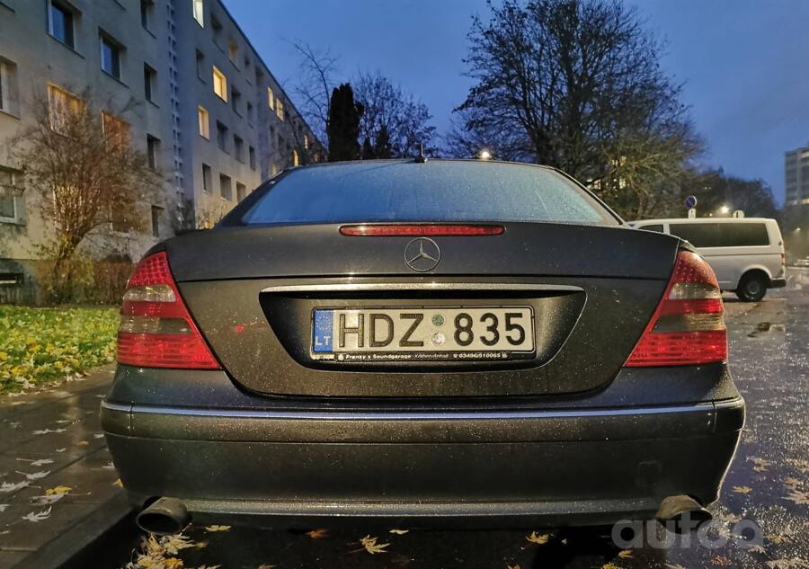 Mercedes-Benz E-Class W211 Sedan