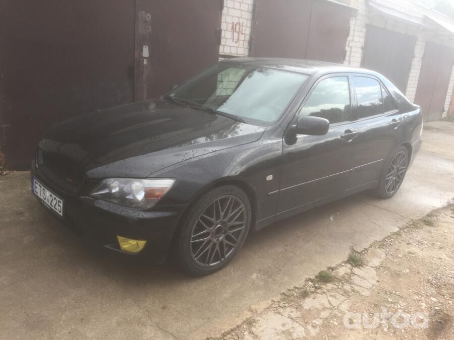 Lexus IS XE10 Sedan