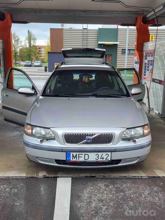 Volvo V70 2 generation wagon