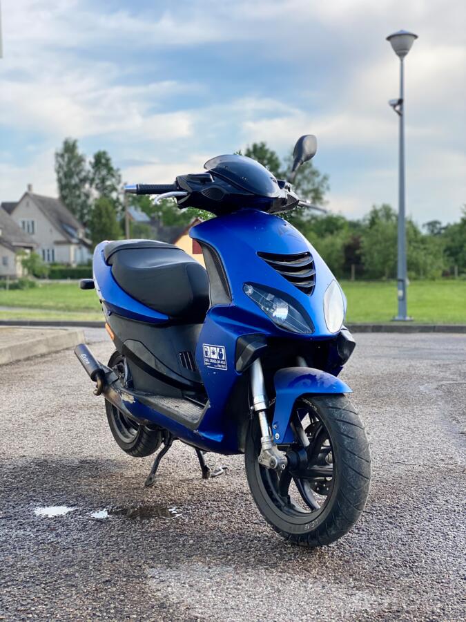 Piaggio X10