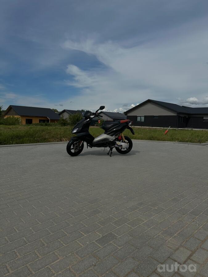 Aprilia SR