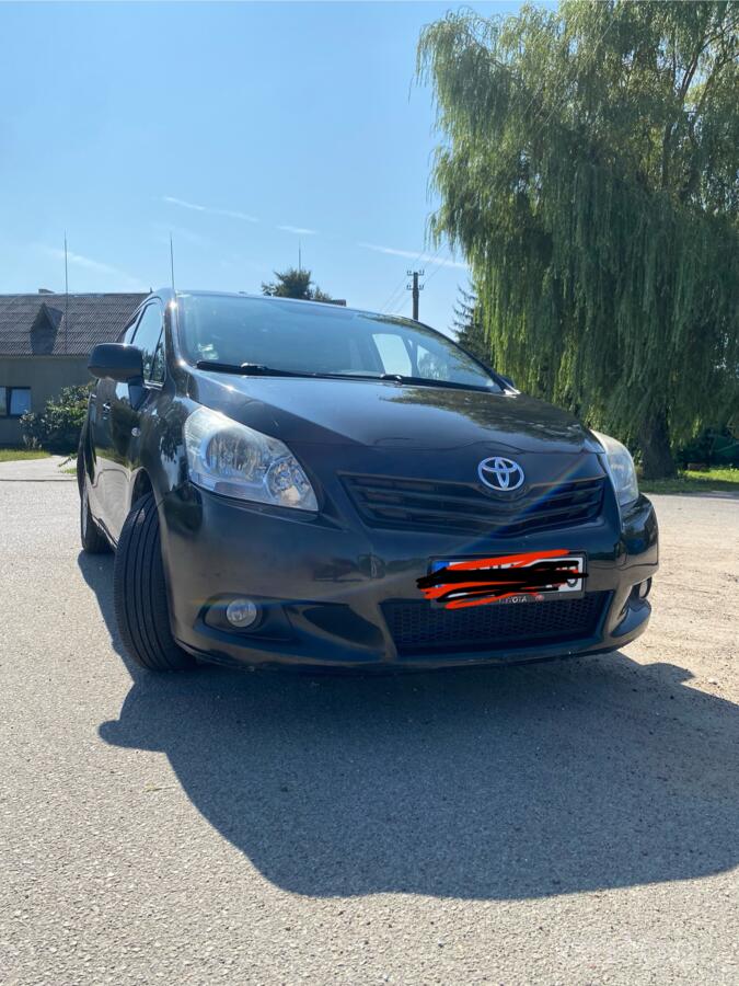 Toyota Verso 1 generation Minivan