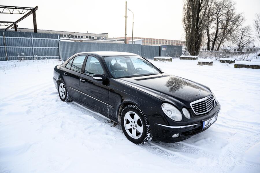 Mercedes-Benz E-Class W211 Sedan