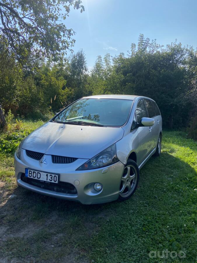 Mitsubishi Grandis 1 generation Minivan