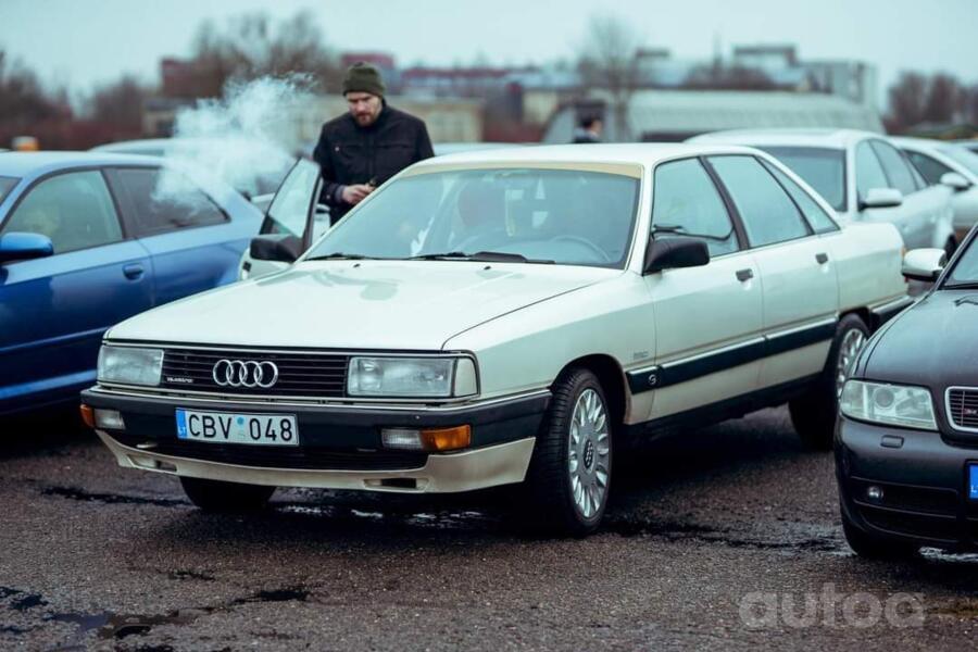 Audi 200 C3 [restyling]
