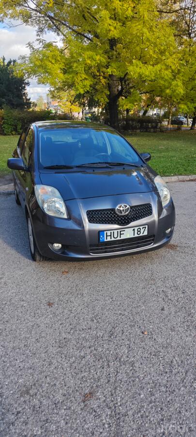Toyota Yaris 2 generation