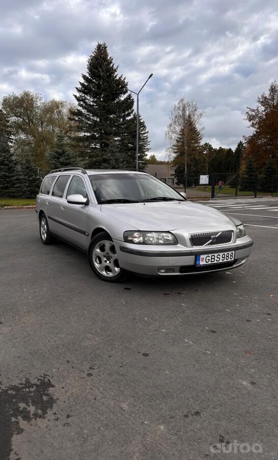 Volvo V70 2 generation wagon