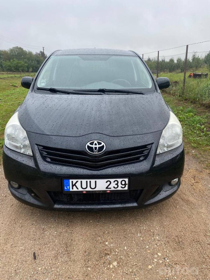 Toyota Verso 1 generation Minivan