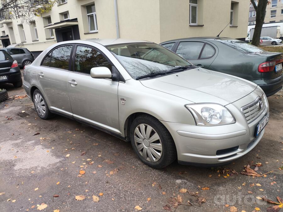 Toyota Avensis 2 generation Liftback