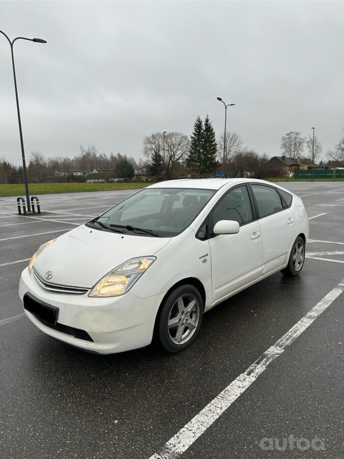 Toyota Prius 2 generation [restyling] (XW20)