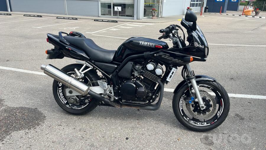 Yamaha FZS 600 Fazer