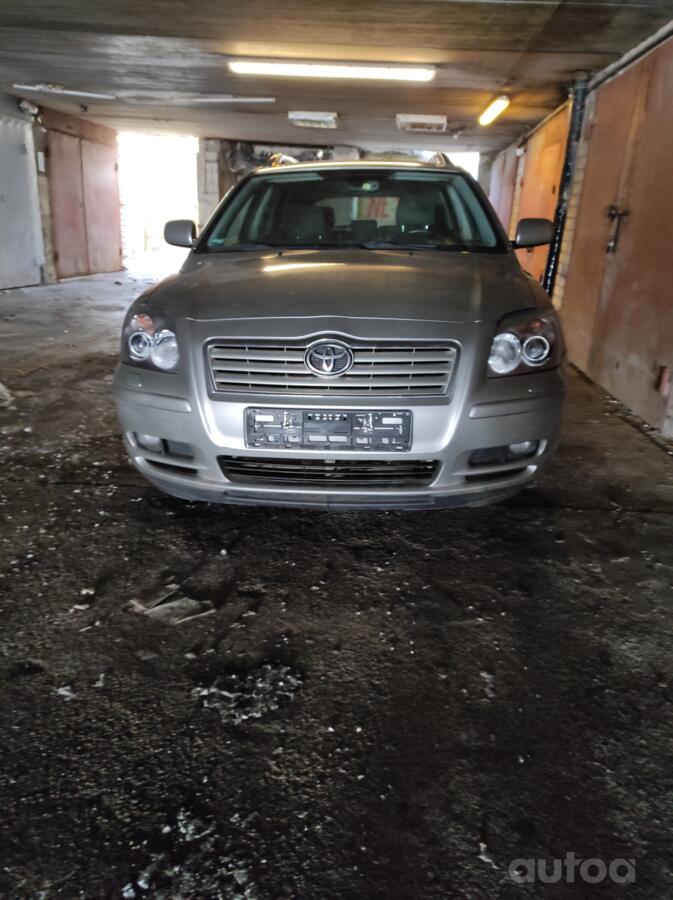 Toyota Avensis 2 generation wagon