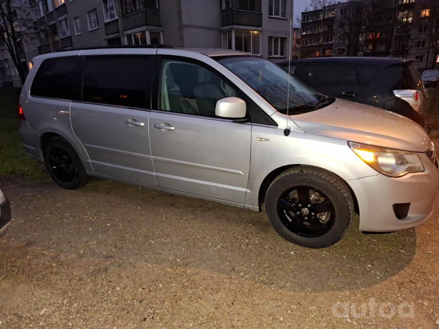 Volkswagen Routan 1 generation Minivan