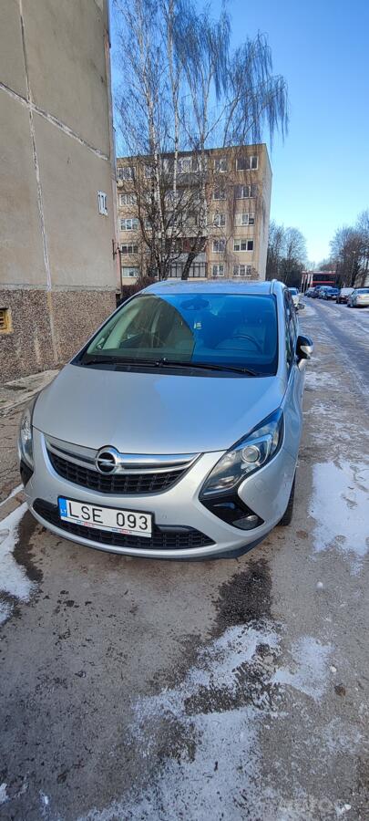 Opel Zafira C Tourer minivan