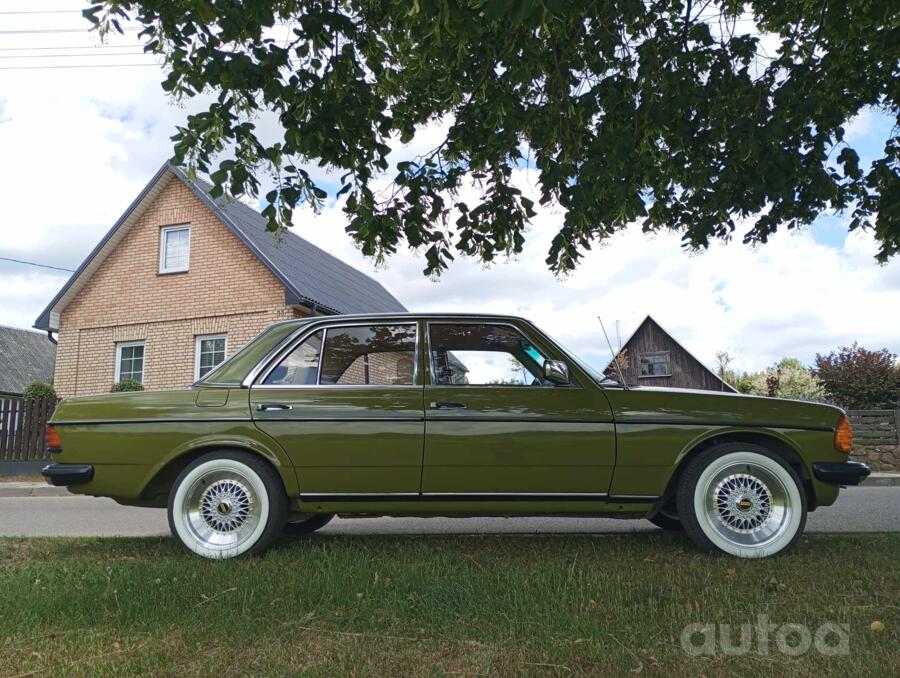 Mercedes-Benz W123 1 generation