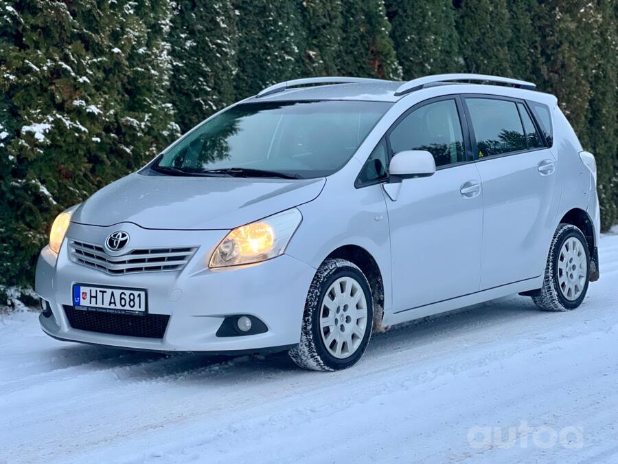 Toyota Verso 1 generation Minivan