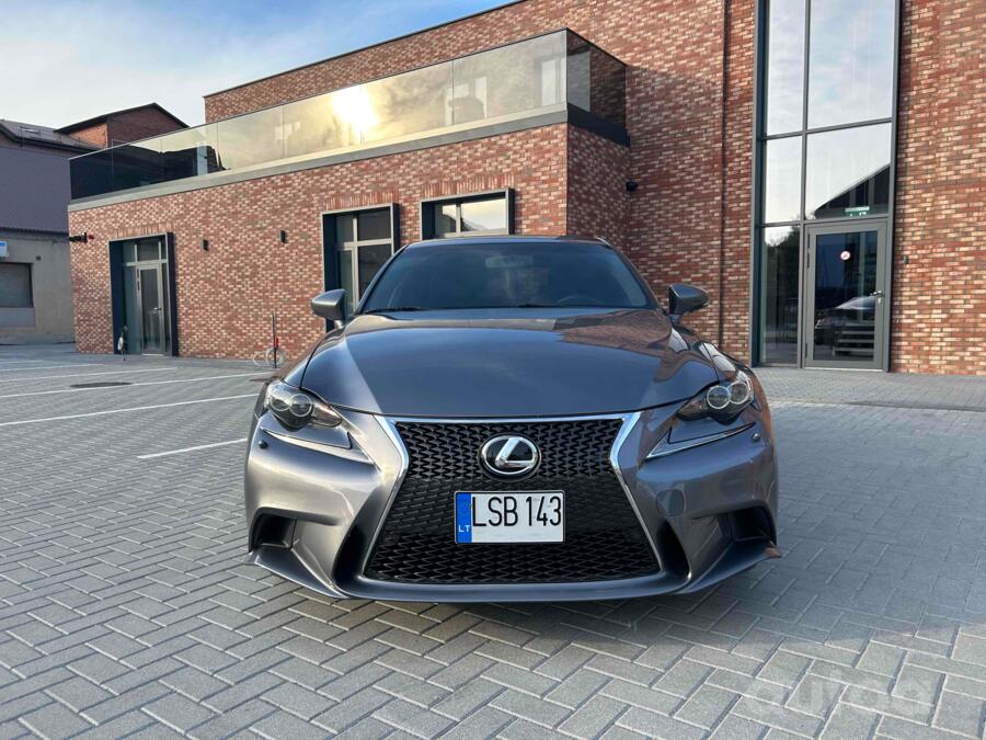 Lexus IS