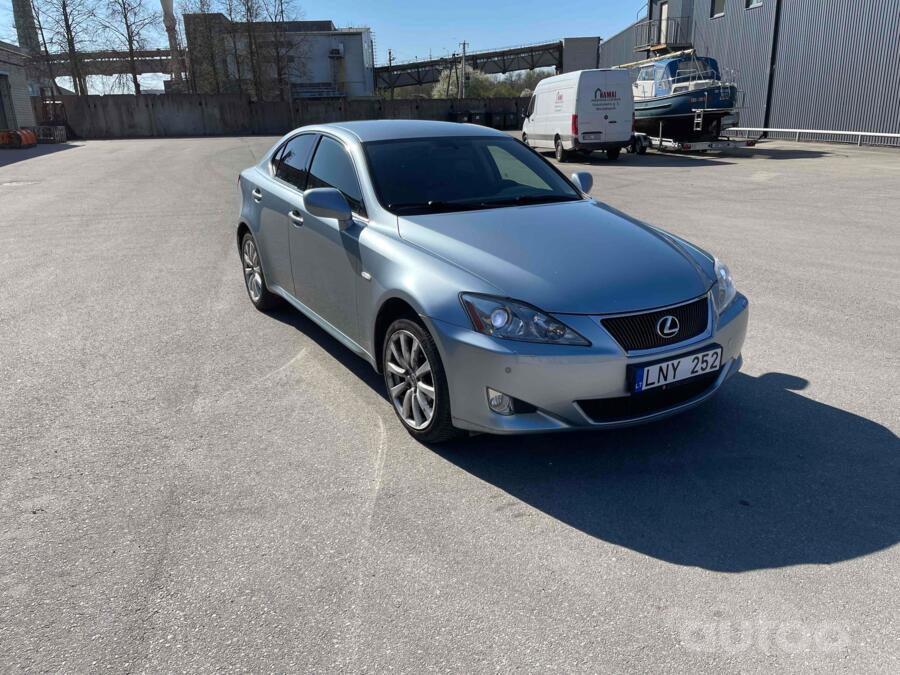 Lexus IS