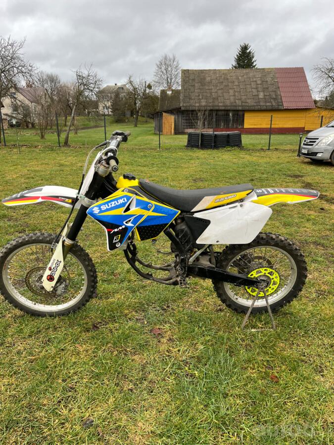 Suzuki RM