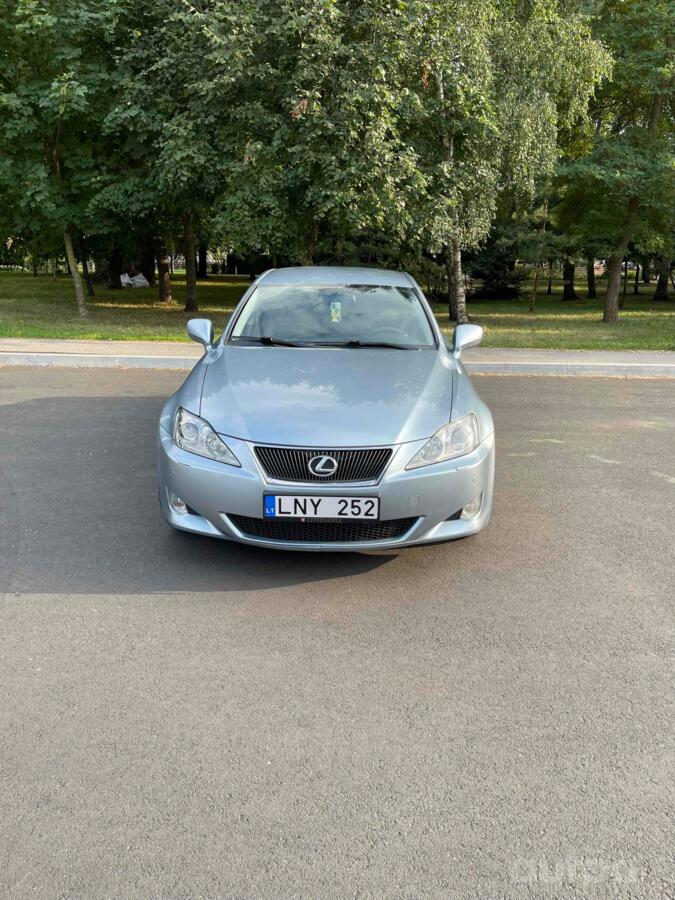 Lexus IS