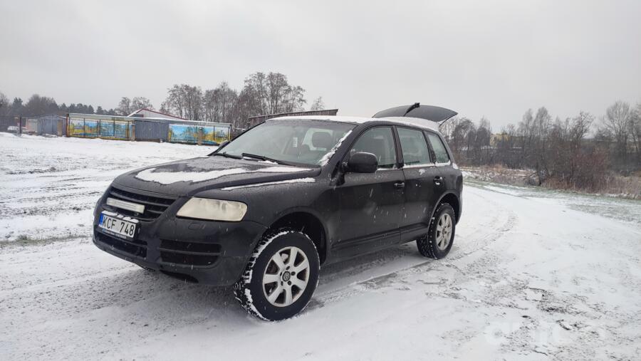 Volkswagen Touareg 1 generation Crossover