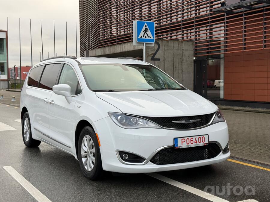 Chrysler Pacifica 2 generation Minivan
