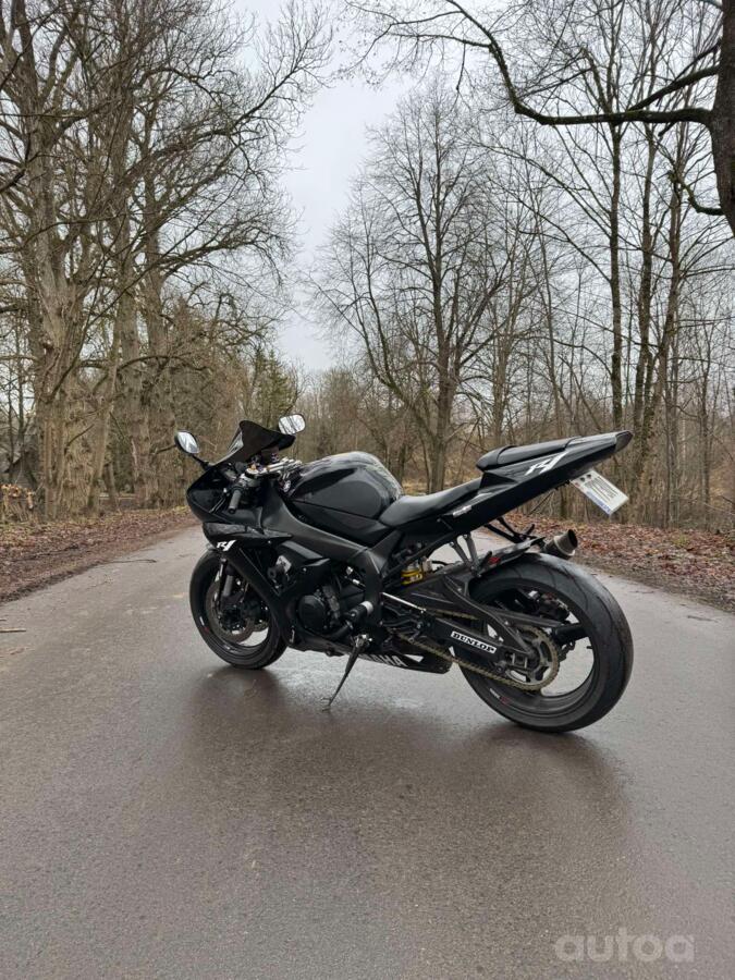 Yamaha R1