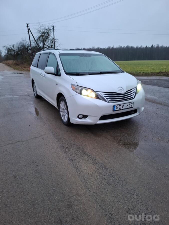 Toyota Sienna 3 generation Minivan 5-doors