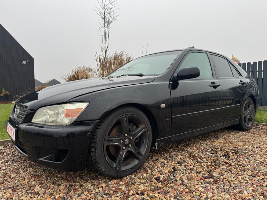 Lexus IS XE10 Sedan