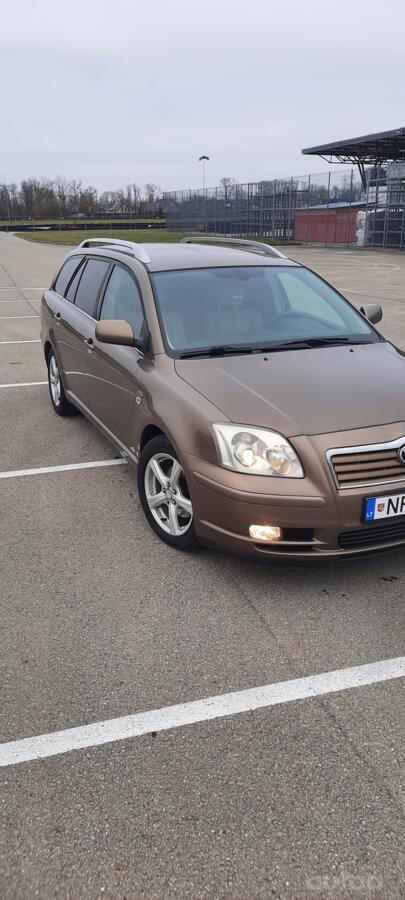 Toyota Avensis 2 generation Liftback