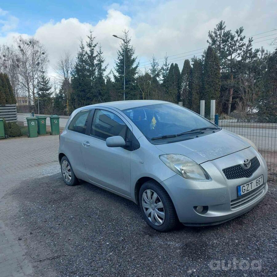 Toyota Yaris 2 generation