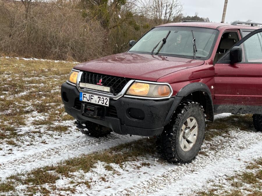 Mitsubishi Montero 3 generation SUV 5-doors