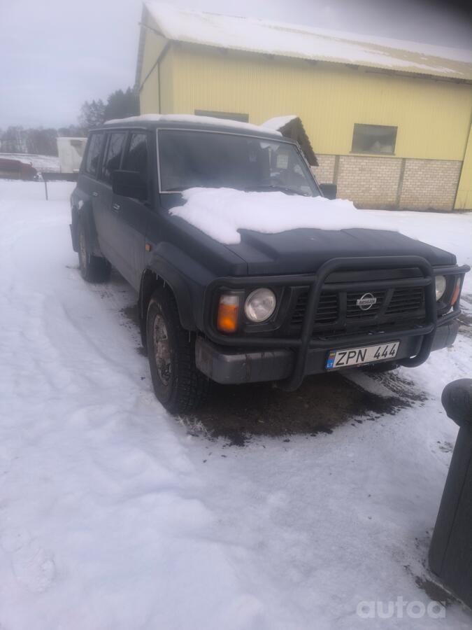 Nissan Patrol Y60 SUV 5-doors