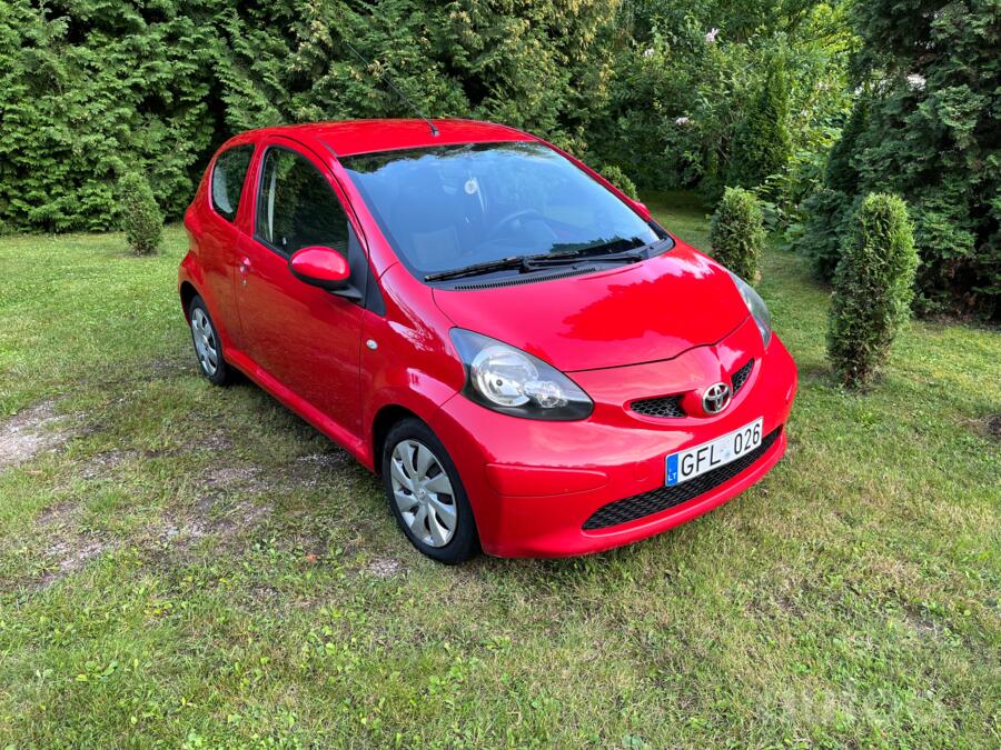 Toyota Aygo 1 generation Hatchback 3-doors