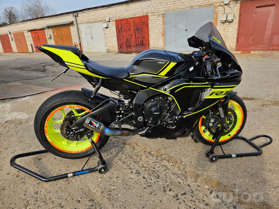 Yamaha R1