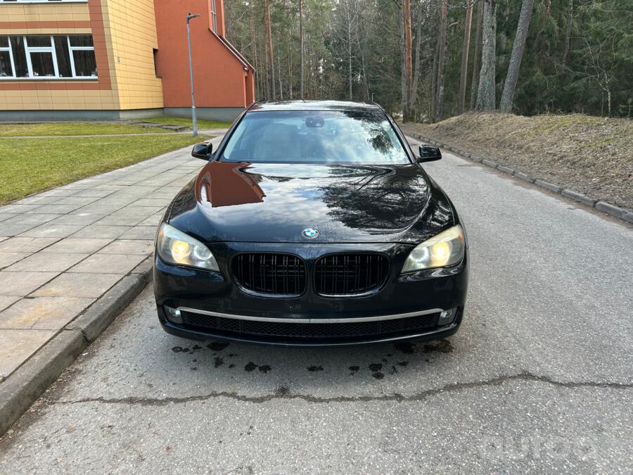 BMW 7 Series F01/F02 Sedan