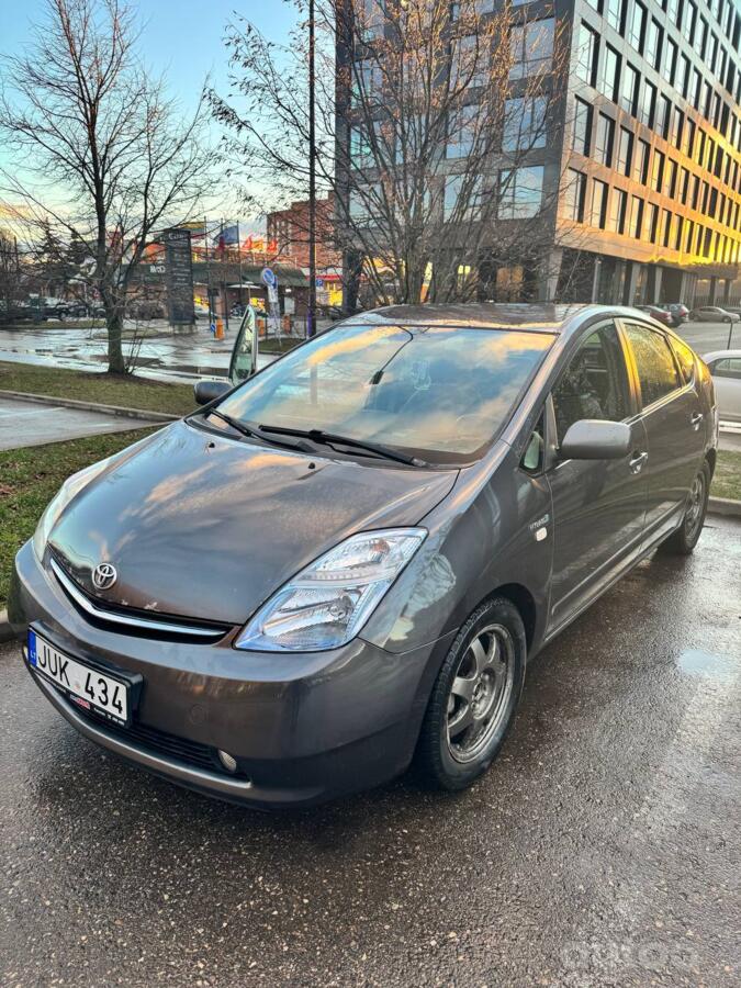 Toyota Prius 2 generation [restyling] (XW20)
