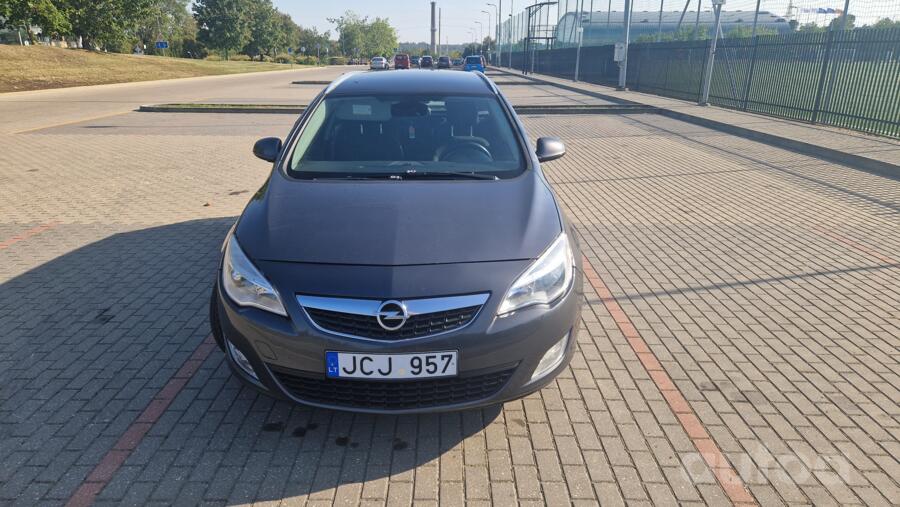 Opel Astra J Sports Tourer wagon