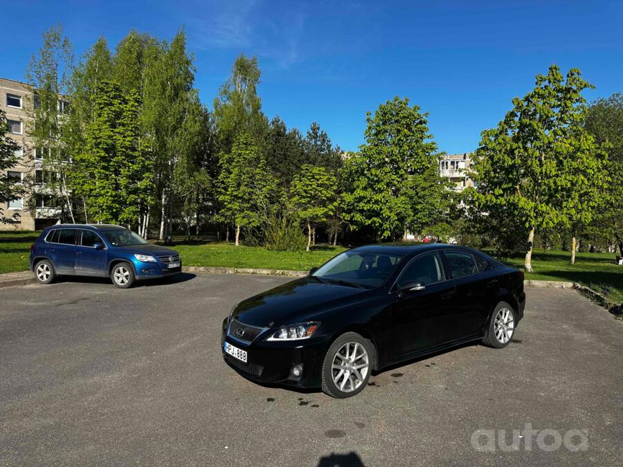 Lexus IS