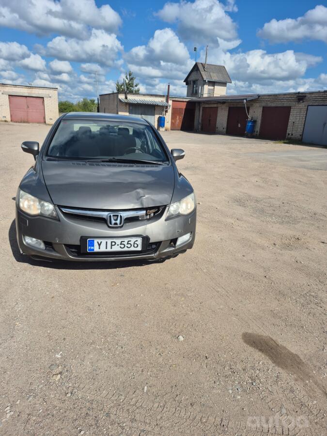 Honda Civic 8 generation Hybrid Sedan 4-doors