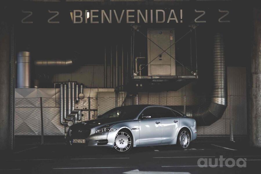 Jaguar XJ