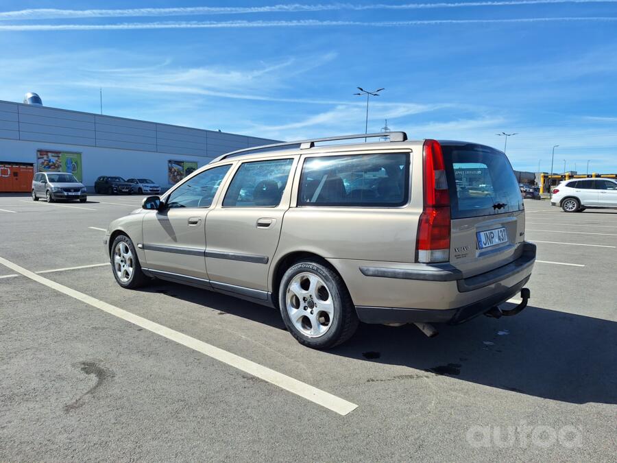 Volvo V70 2 generation wagon