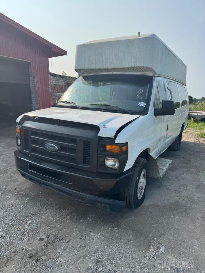 Ford E-series 4 generation Minivan